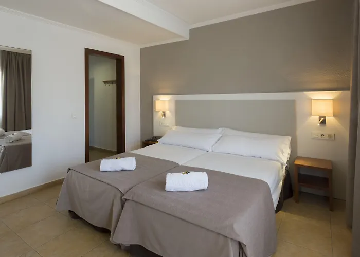 Rosamar & 4*s מלון 4*